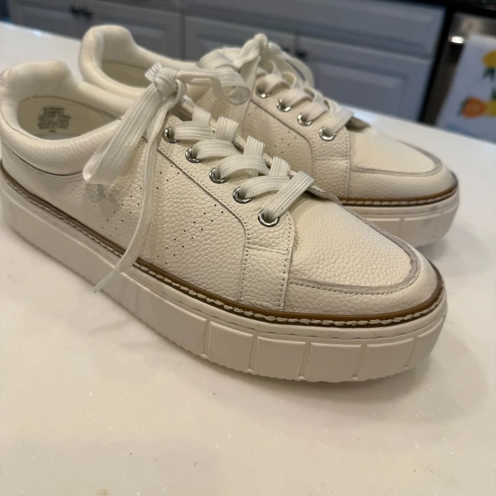 Vince Camuto ”Randay” Women’s Platform Bright White Leather Sneakers Sz 9.5 NEW